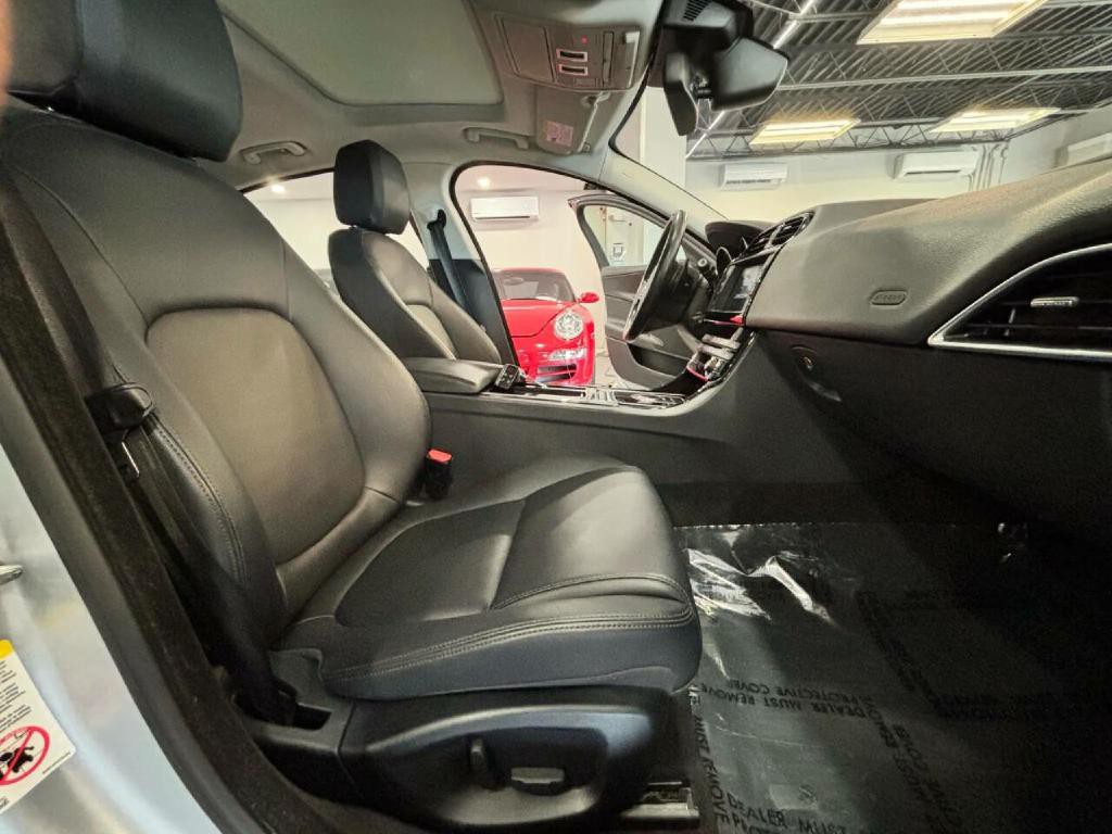 2018 Jaguar XE Image 17