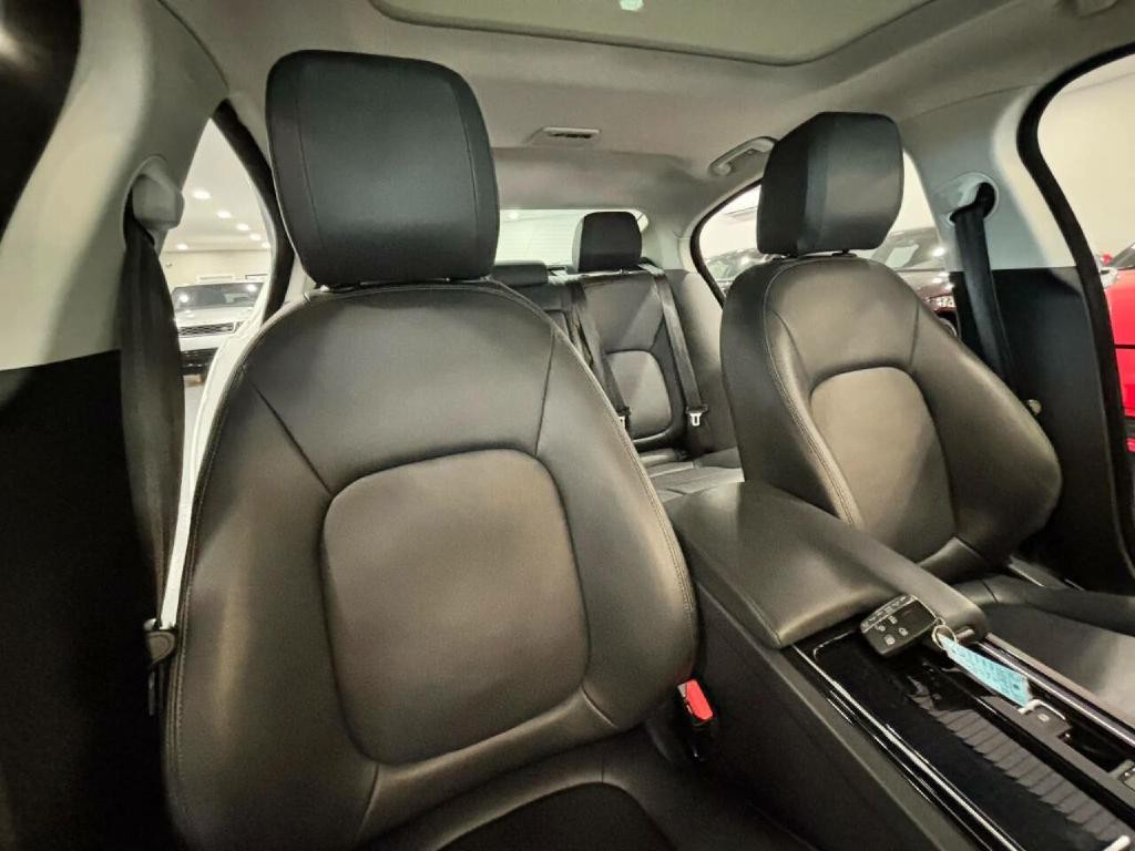 2018 Jaguar XE Image 18