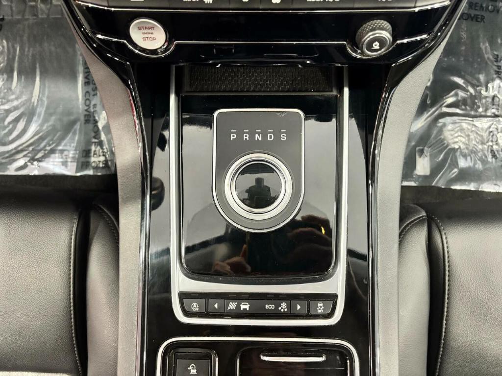 2018 Jaguar XE Image 22