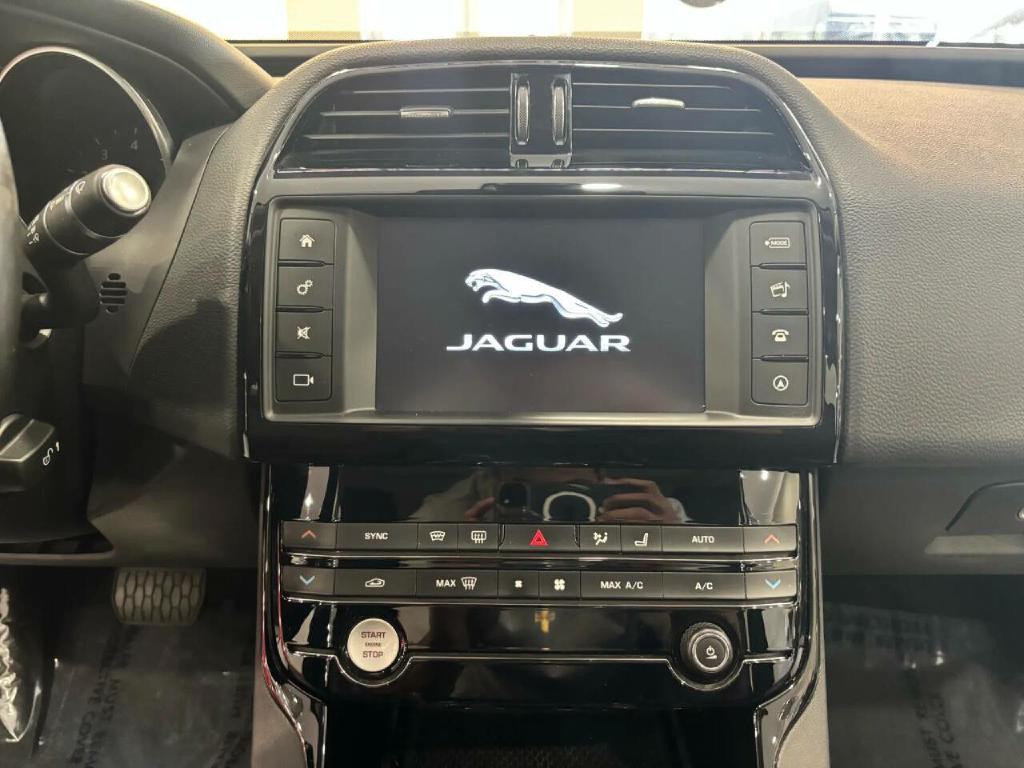 2018 Jaguar XE Image 23