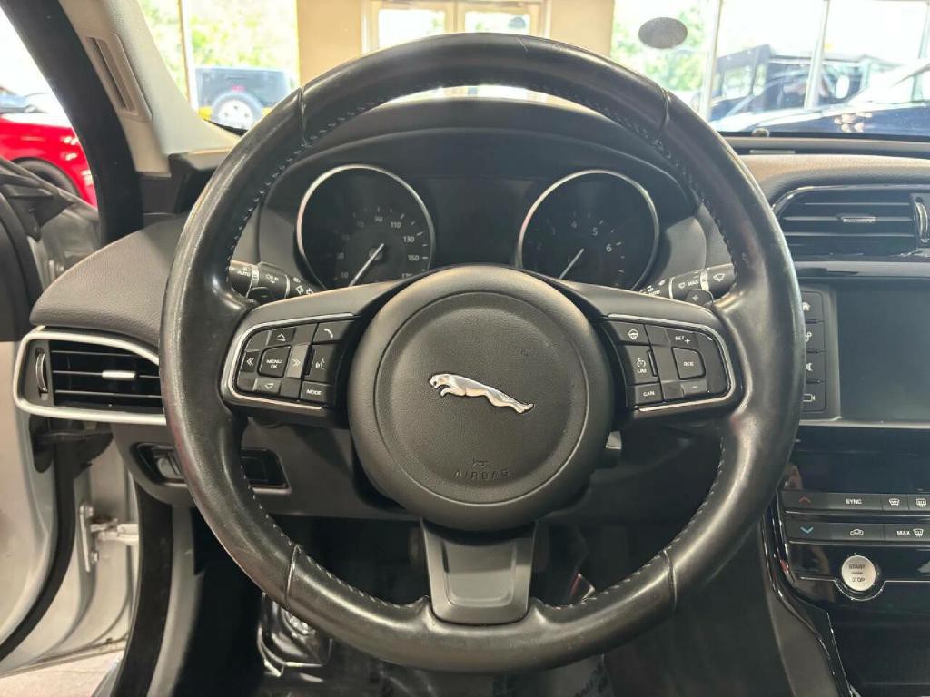 2018 Jaguar XE Image 25