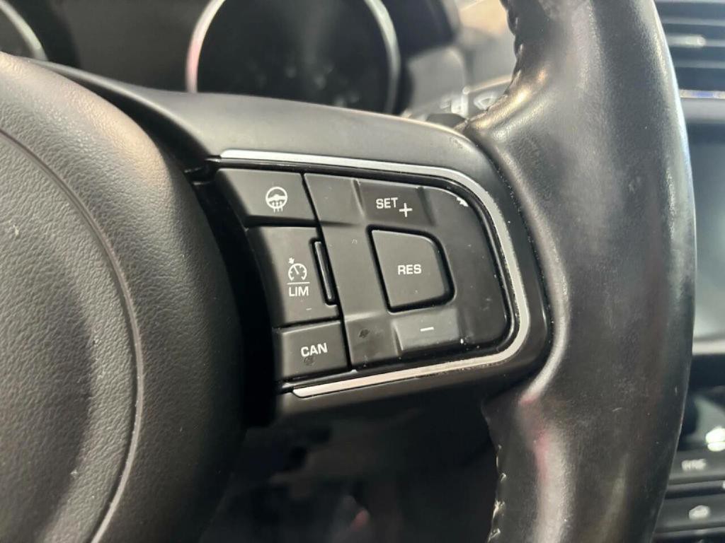 2018 Jaguar XE Image 27