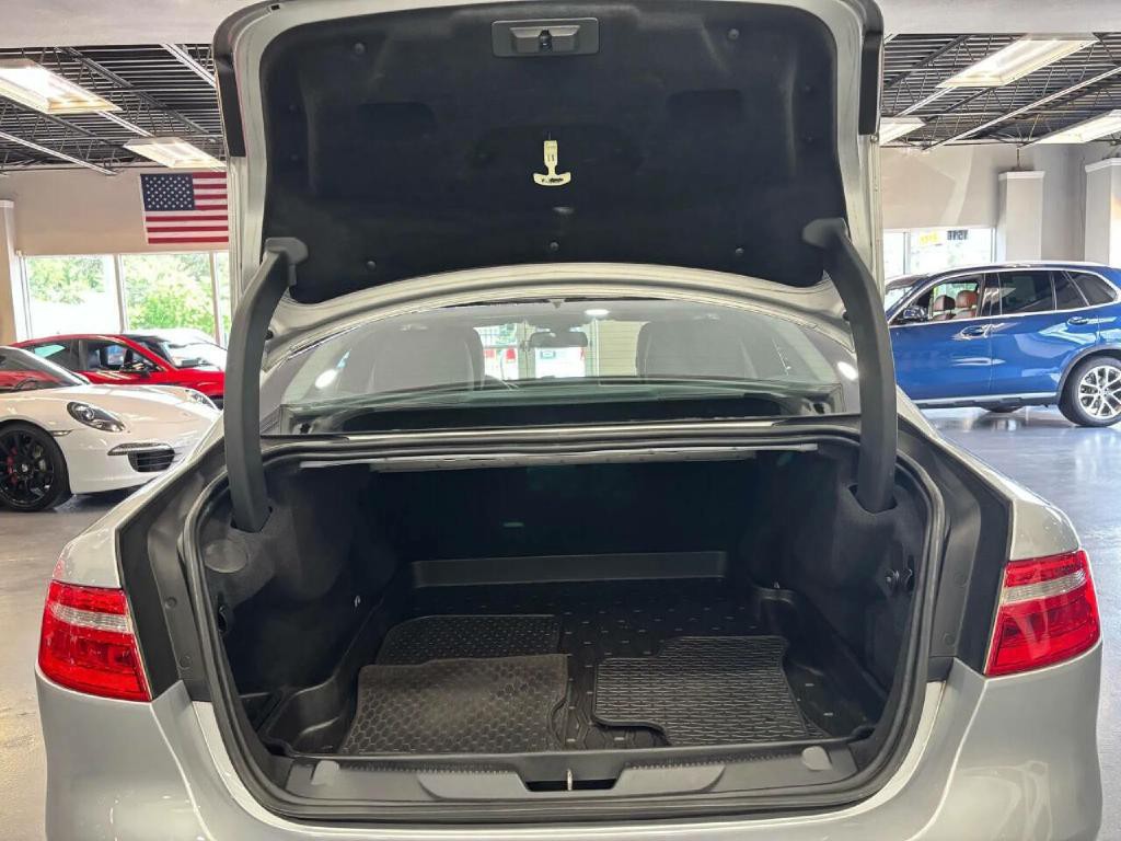 2018 Jaguar XE Image 37