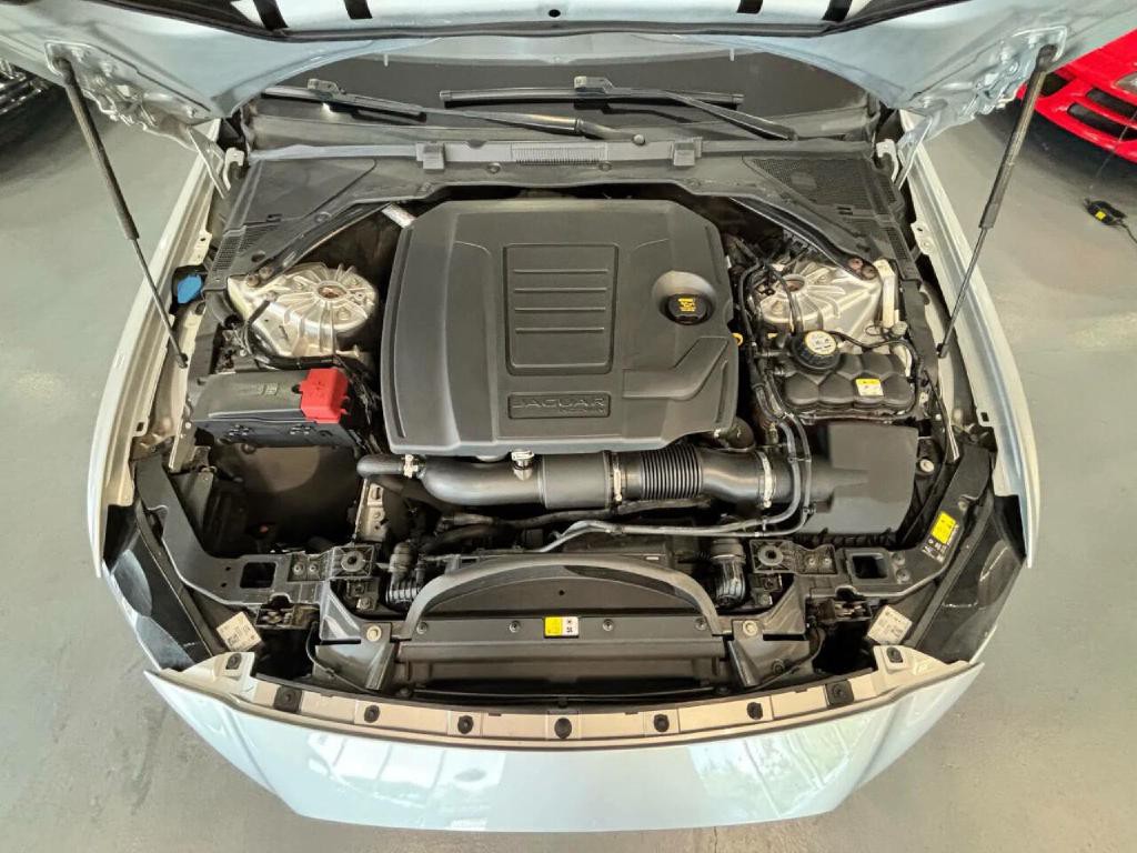 2018 Jaguar XE Image 39