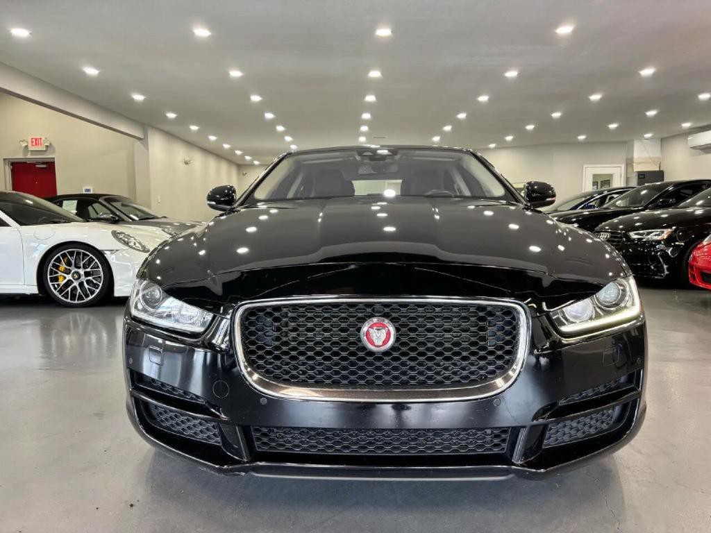 2017 Jaguar XE Image 2