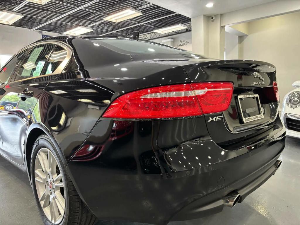 2017 Jaguar XE Image 5
