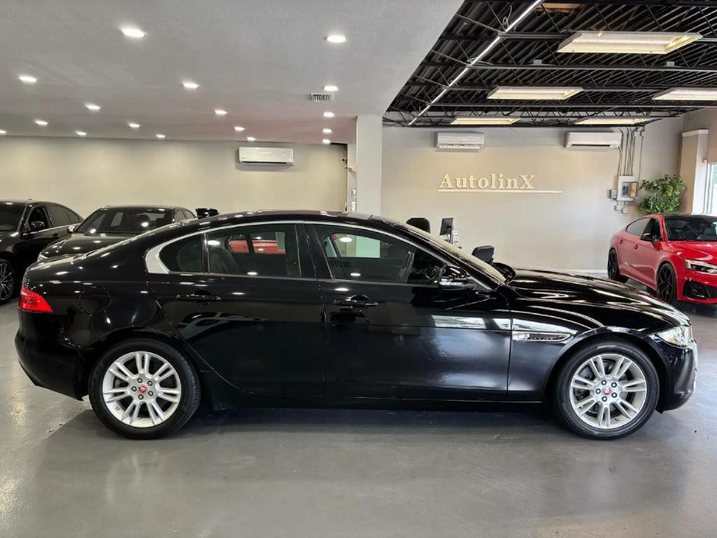 2017 Jaguar XE Image 7