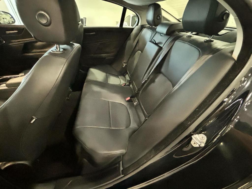 2017 Jaguar XE Image 12