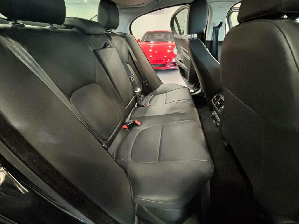 2017 Jaguar XE Image 14