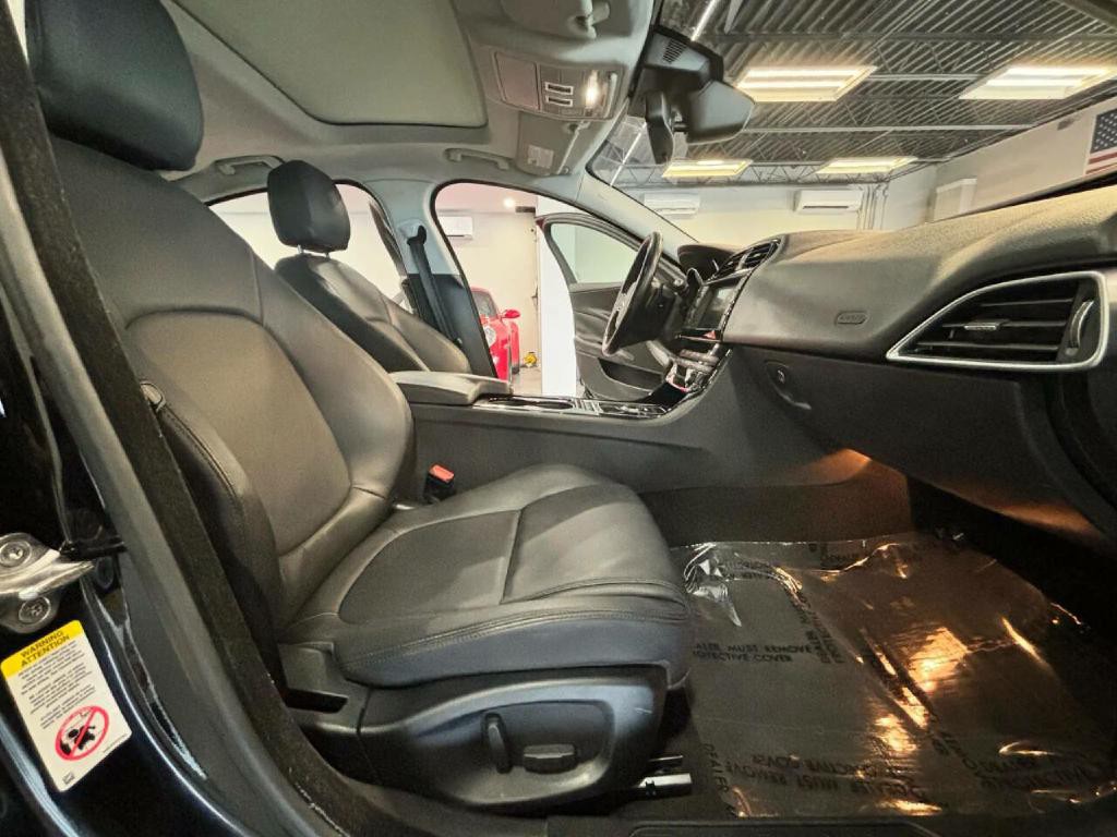 2017 Jaguar XE Image 18