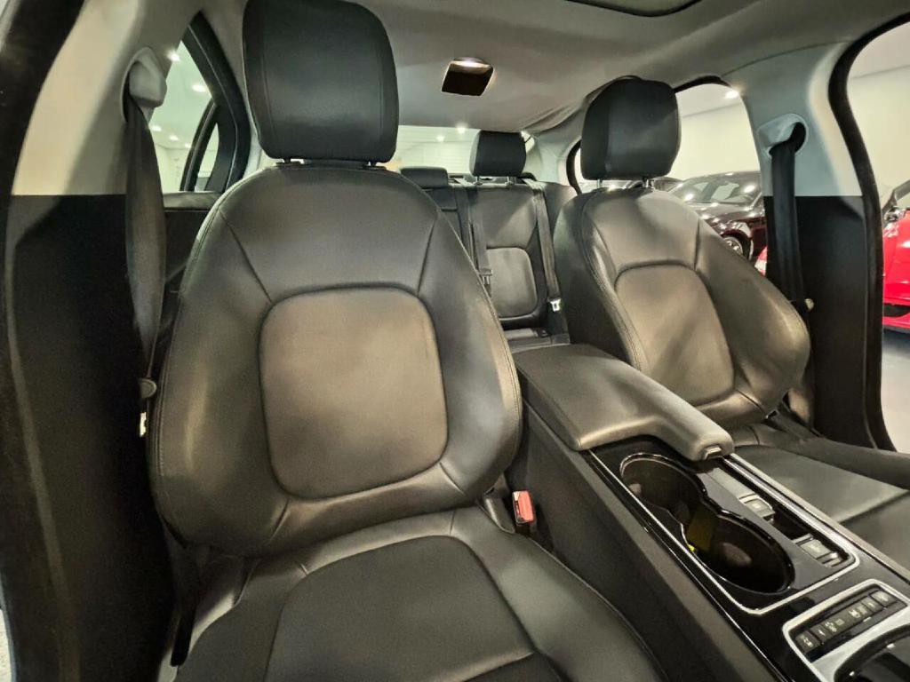2017 Jaguar XE Image 20