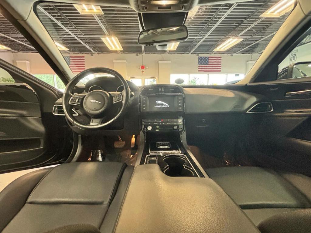 2017 Jaguar XE Image 21