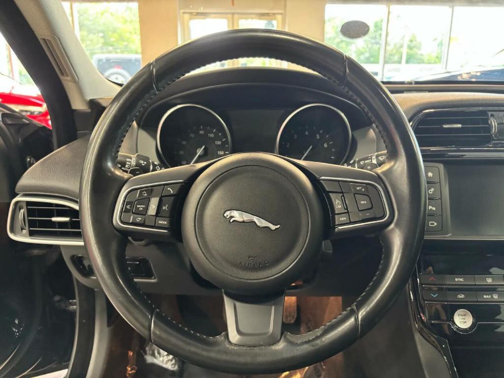 2017 Jaguar XE Image 26