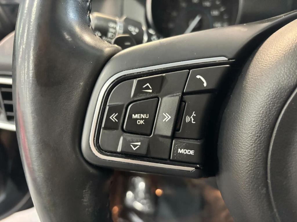 2017 Jaguar XE Image 27