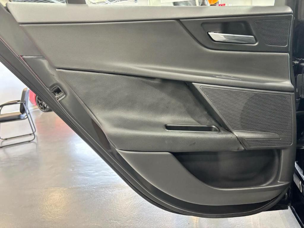 2017 Jaguar XE Image 37