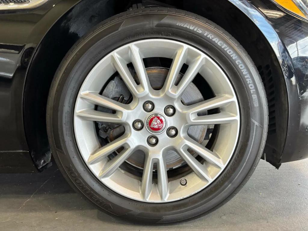 2017 Jaguar XE Image 45