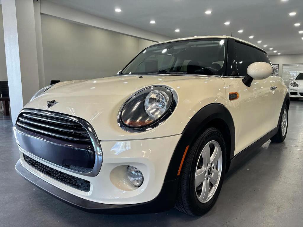 2019 MINI Cooper Image 3