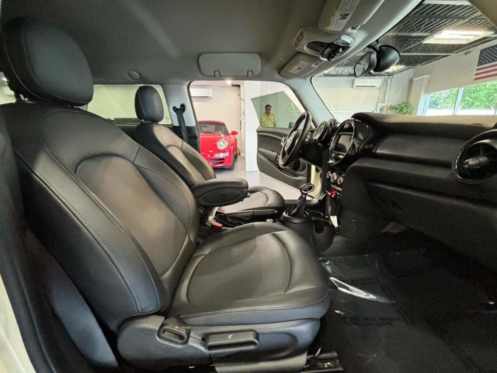 2019 MINI Cooper Image 16