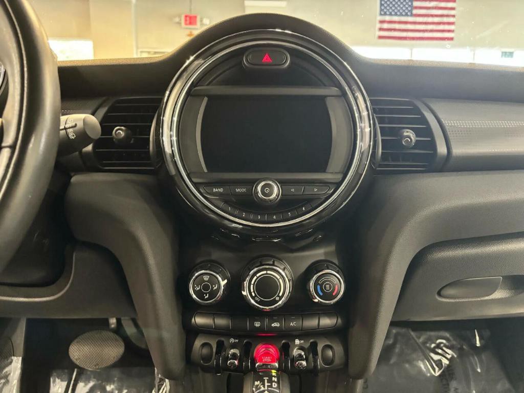 2019 MINI Cooper Image 21