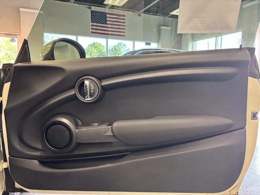 2019 MINI Cooper Image 30
