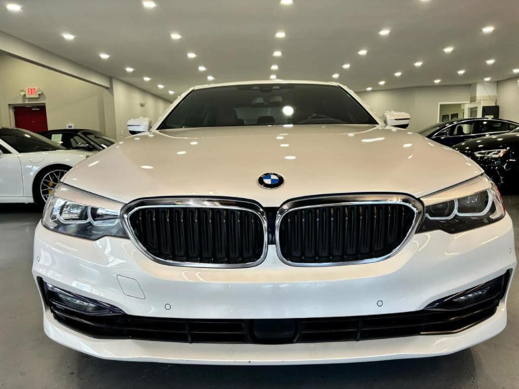 2018 BMW 5 Series Image 2