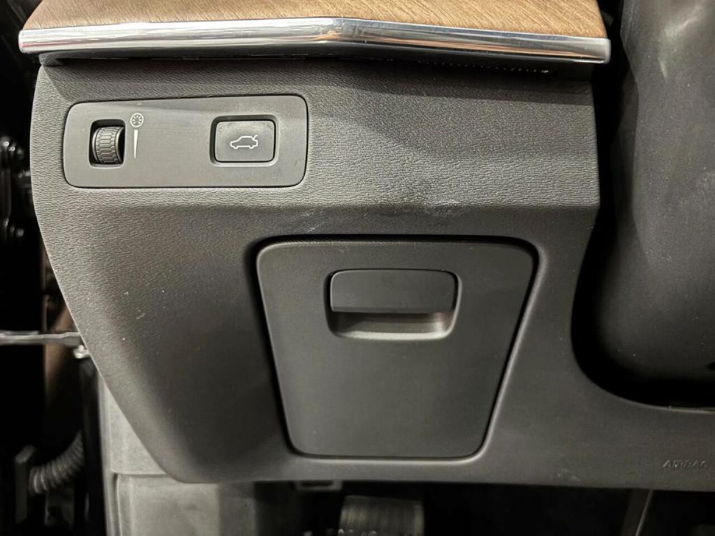 2016 Volvo XC90 Image 33