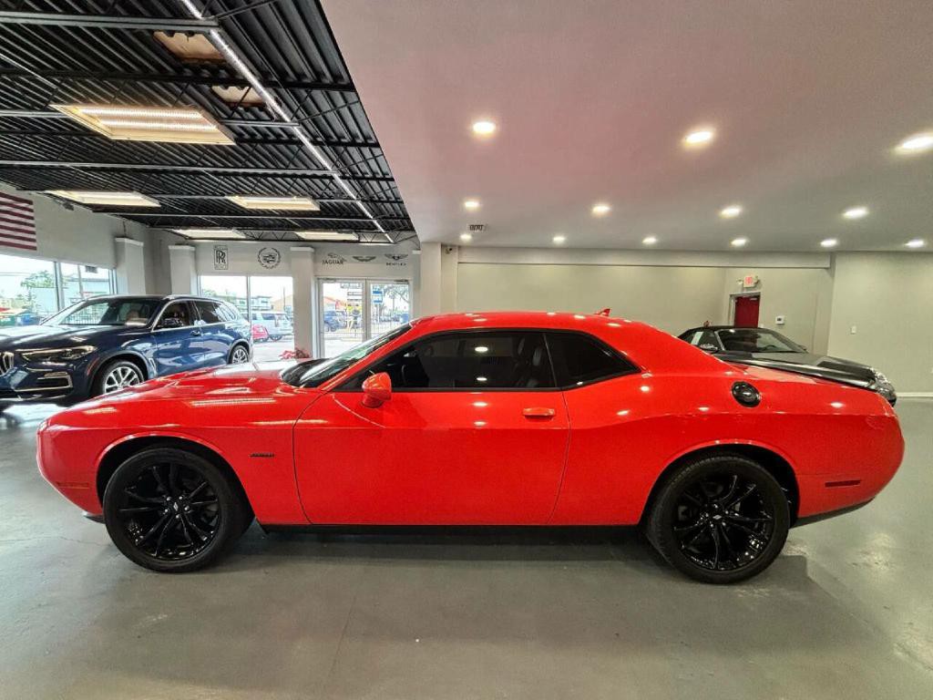 2017 Dodge Challenger Image 4