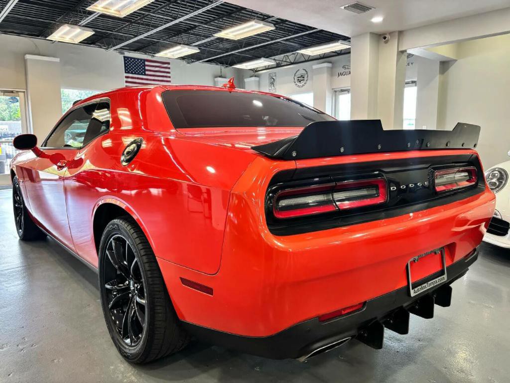 2017 Dodge Challenger Image 6