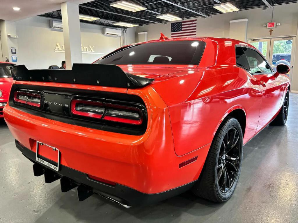 2017 Dodge Challenger Image 8