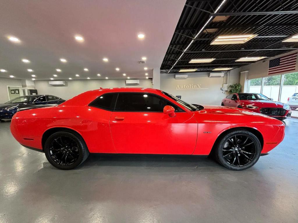 2017 Dodge Challenger Image 9