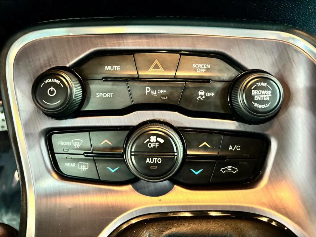 2017 Dodge Challenger Image 20
