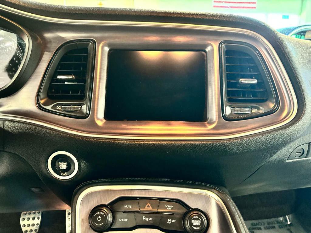 2017 Dodge Challenger Image 21