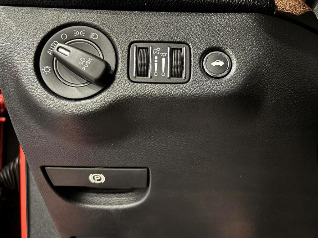 2017 Dodge Challenger Image 25