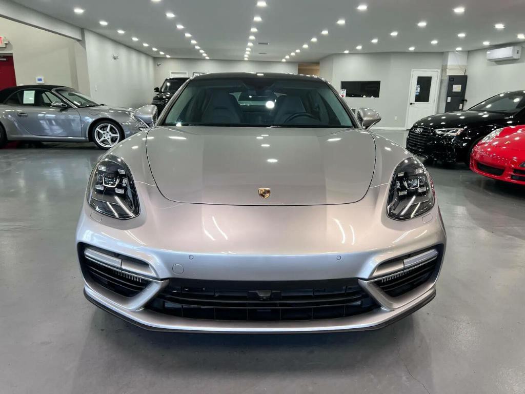 2017 Porsche Panamera Image 2