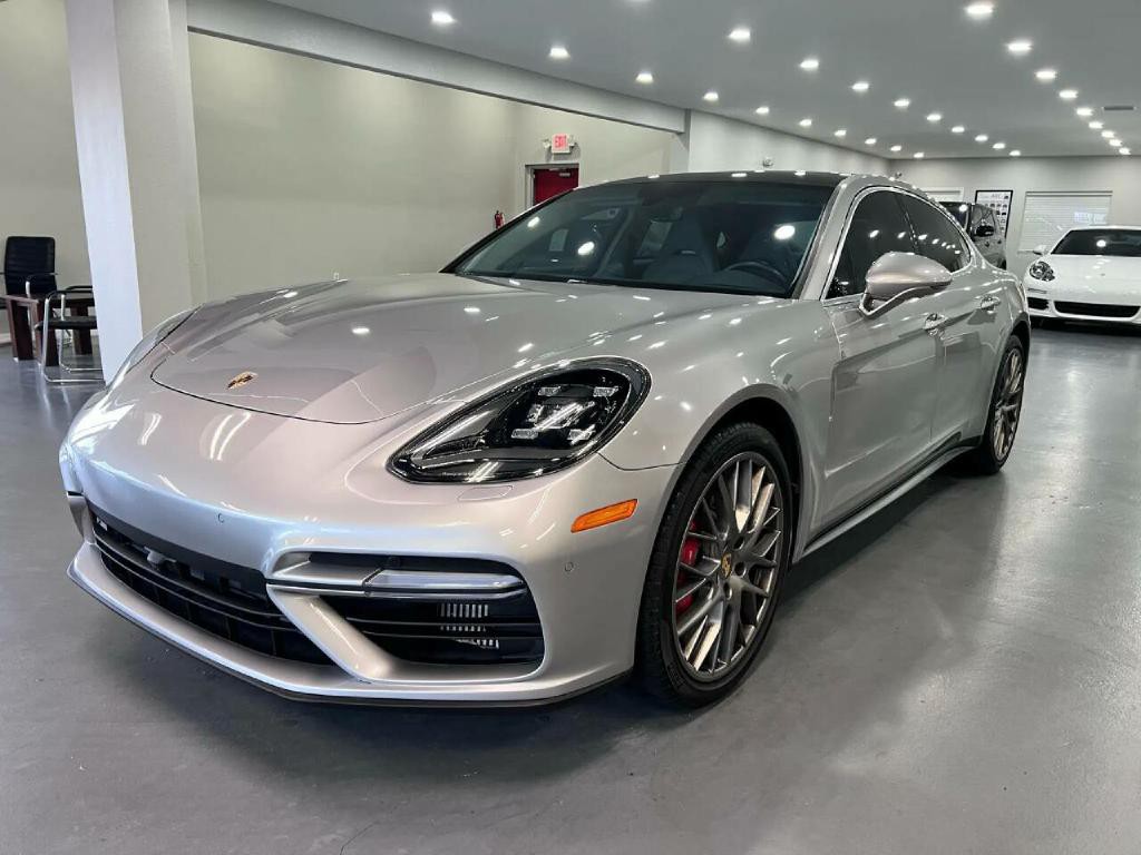 2017 Porsche Panamera Image 3