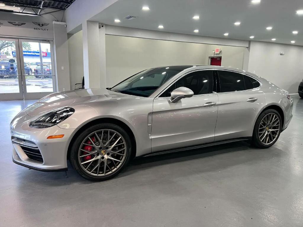 2017 Porsche Panamera Image 4