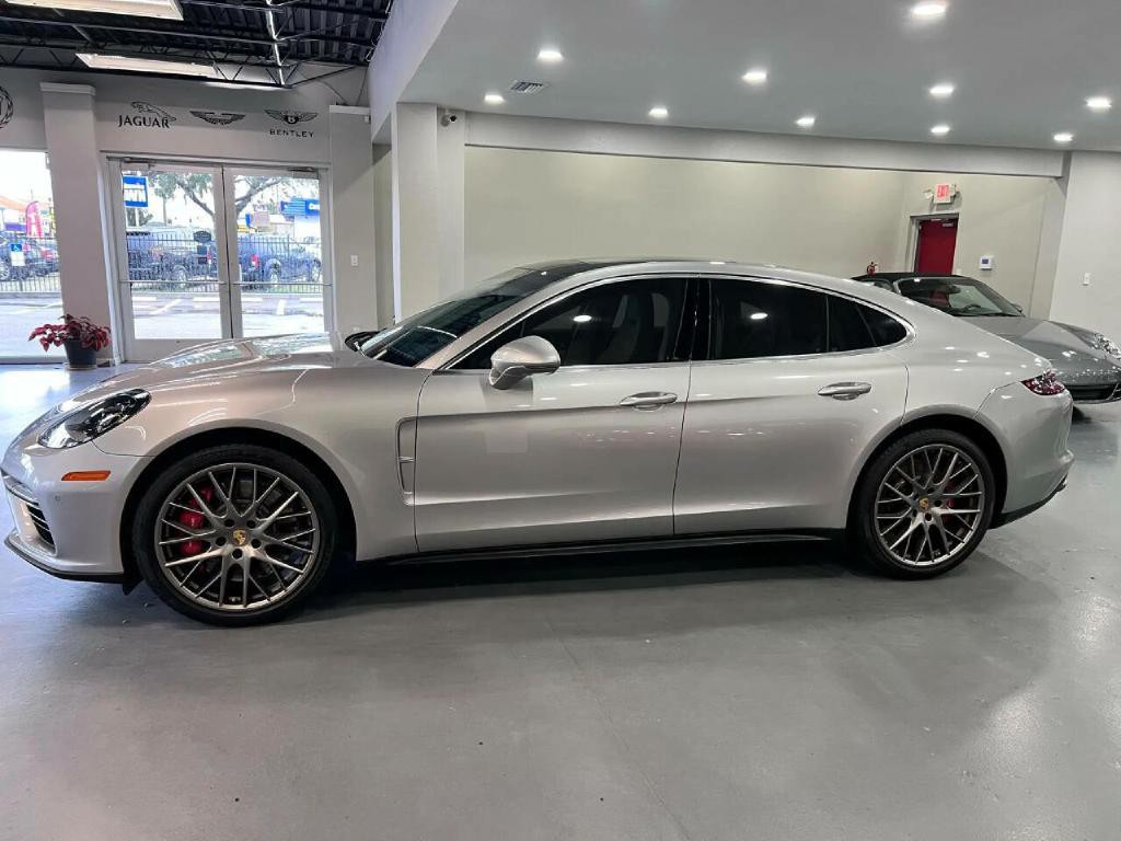 2017 Porsche Panamera Image 5