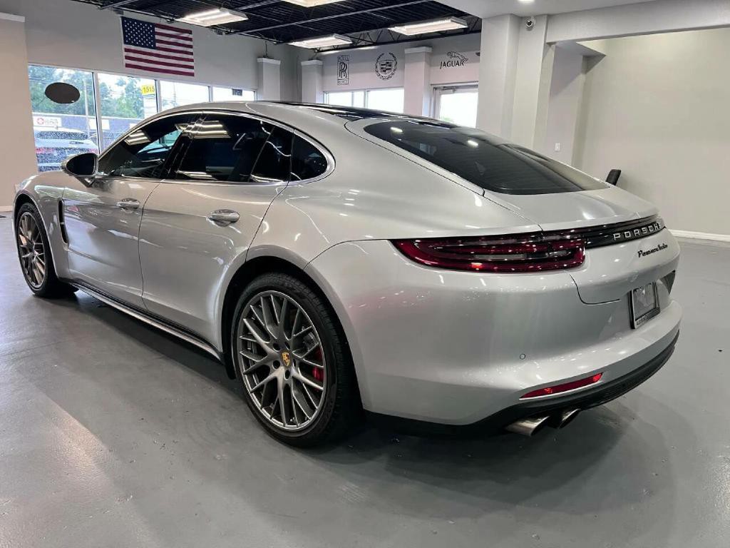 2017 Porsche Panamera Image 6