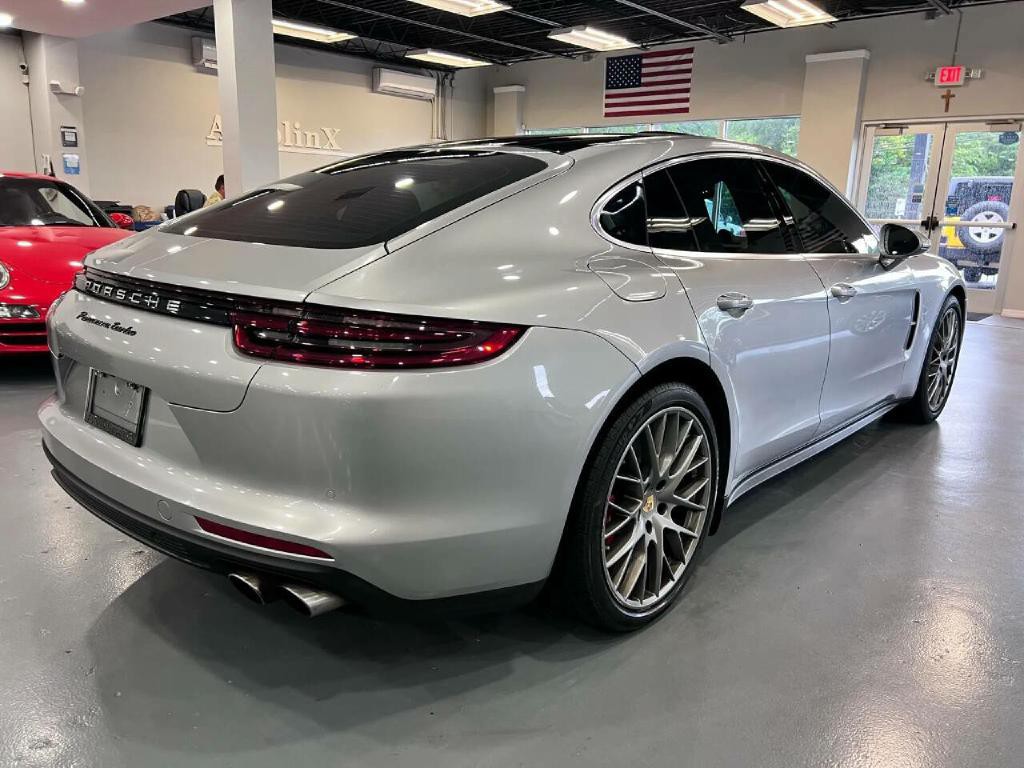 2017 Porsche Panamera Image 8
