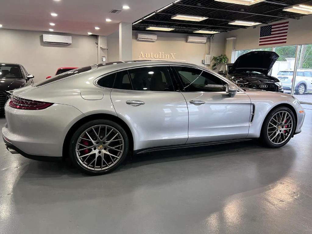 2017 Porsche Panamera Image 9