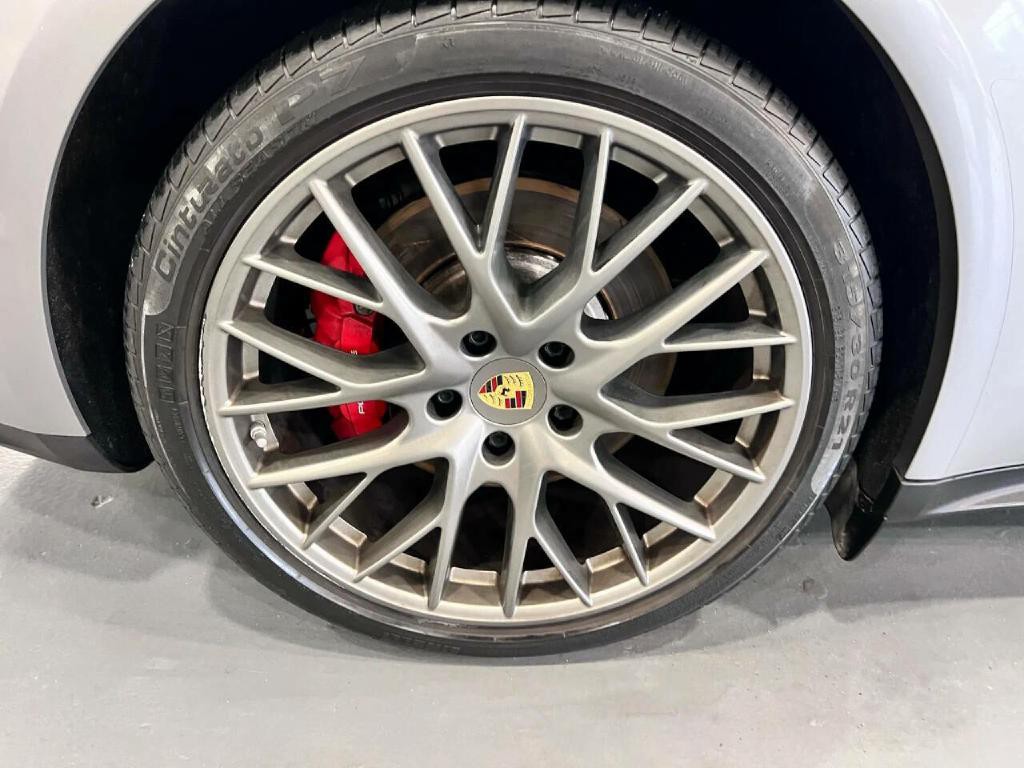 2017 Porsche Panamera Image 11
