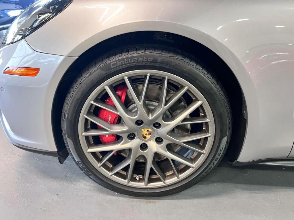2017 Porsche Panamera Image 13