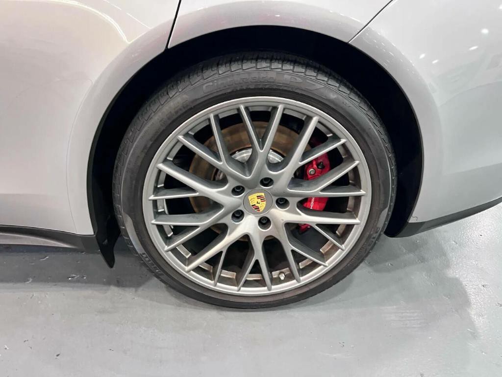 2017 Porsche Panamera Image 14