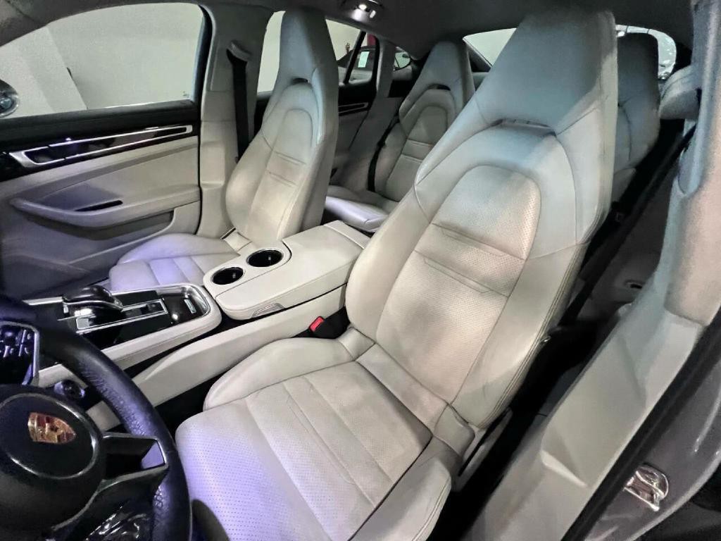 2017 Porsche Panamera Image 16