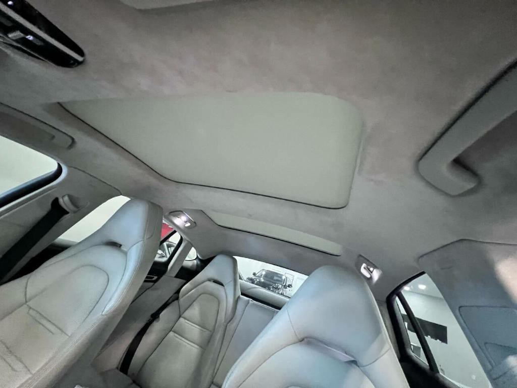 2017 Porsche Panamera Image 17