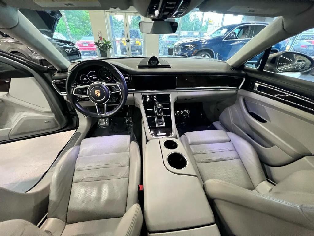 2017 Porsche Panamera Image 20