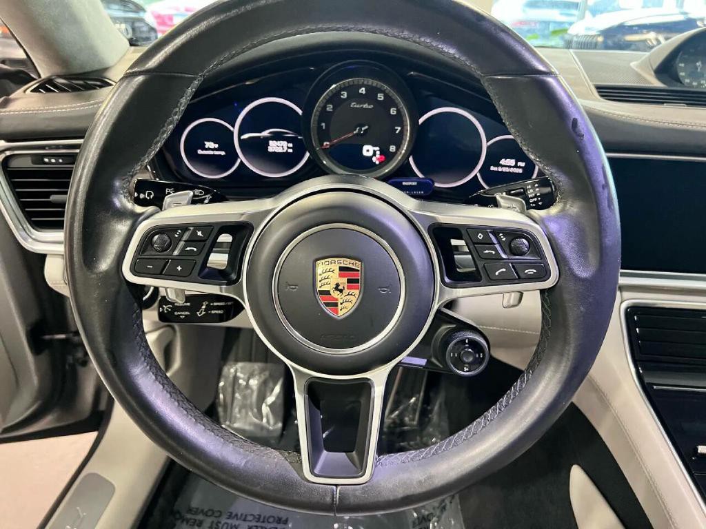 2017 Porsche Panamera Image 21