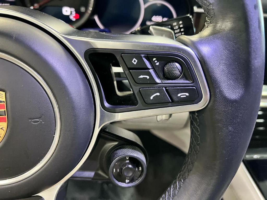 2017 Porsche Panamera Image 22
