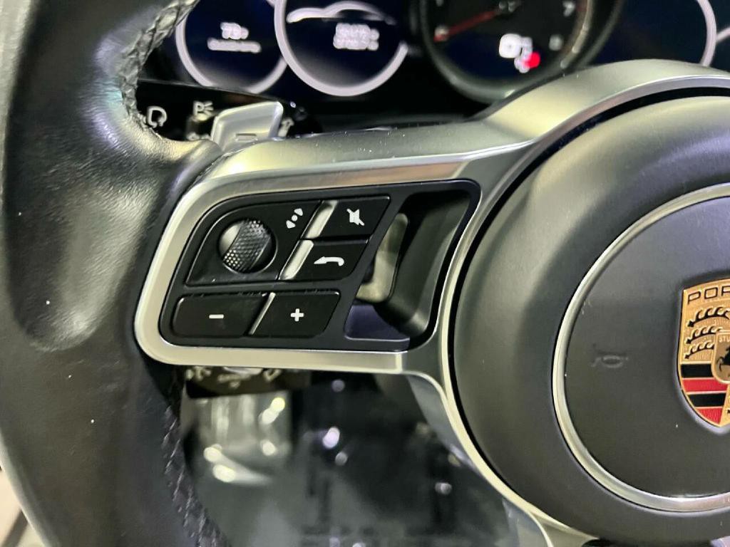 2017 Porsche Panamera Image 23