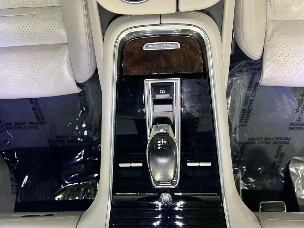2017 Porsche Panamera Image 24
